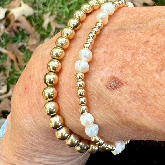 Pearl - Handmade 14k gold filled bead + freshwater pearl stretch bracelet - Picture 6 of 8